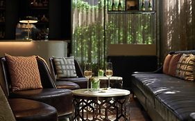 วี โฮเทล กรุงเทพฯ - เอ็มแกลเลอรี